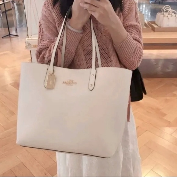 Coach 72673 Town tote cream Leather Large Shoulder Bag Pebbled Gold Chalk